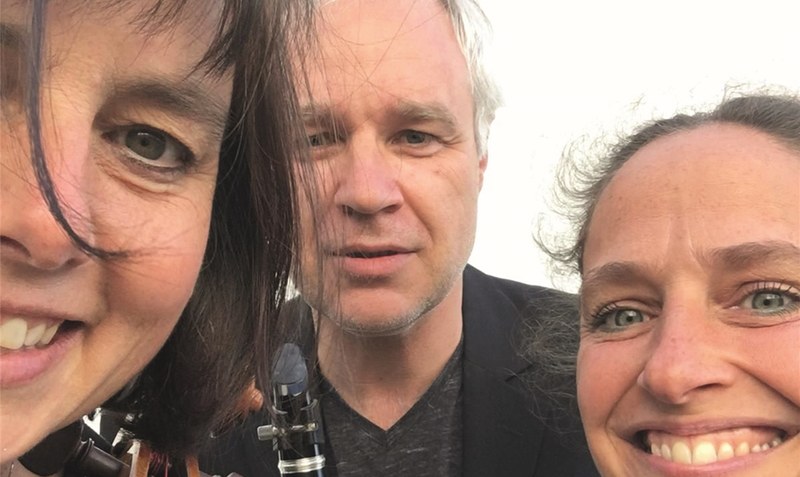 Trio Dreisam: Das Ensemble mit Franziska Borderieux (Violincello), Eva Pankoke (Klavier) und Uwe Friedrich (Klarinette) hat sich 2018 gegründet. Foto: Trio Dreisam