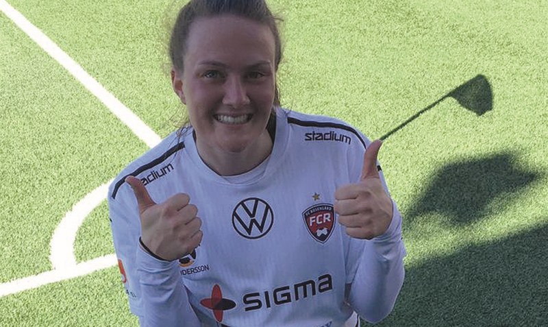 Stefanie Sanders (hier nach dem Gewinn der schwedischen Fußball-Meisterschaft mit dem FC Rosengård im vergangenen Jahr) tippt auf einen Sieg für die deutsche Frauen-Elf im EM-Endspiel gegen Gastgeber England. Sie guckt das Spiel mit einigen Team-Kameradinnen.