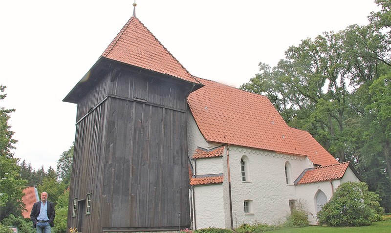Der Holzkirchturm: Das älteste Exemplar des Bautyps in Niedersachsen. Foto: Meyland