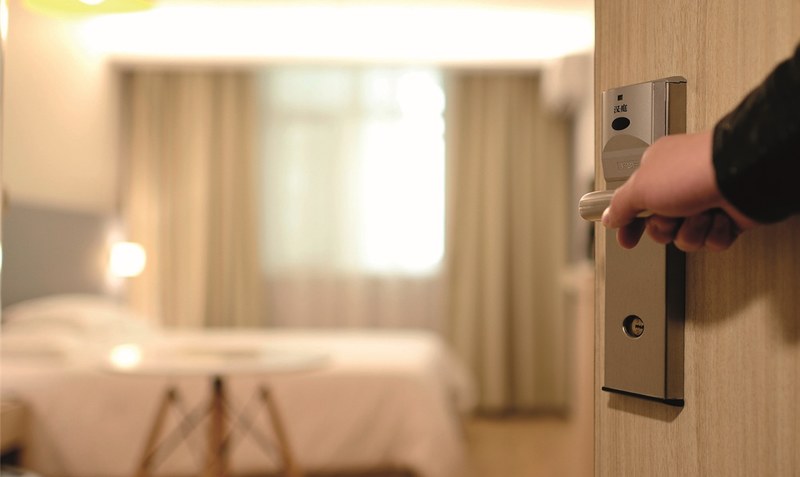 Lösungen beim Zimmerservice gefragt: Auch im Übernachtungsbereich fehlt Personal im House Keeping. Foto: Pixabay