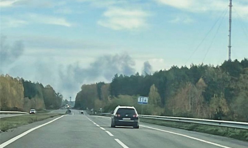 Rauch am Horizont: Zwei Raketen sind im Bereich der Stadt Kovel niedergegangen. Foto: privat