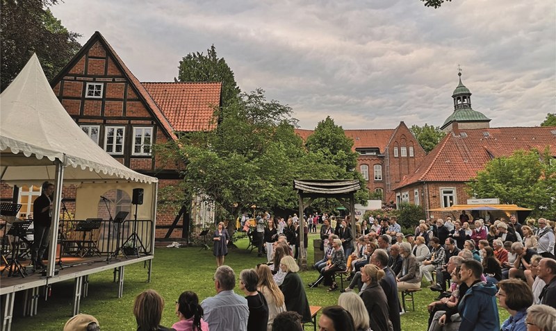 “Kleines Fest im Klostergarten”: Die Ausrichter wollen den Erlös an gemeinnützige Projekte im Heidekreis vergeben. Foto: Archiv