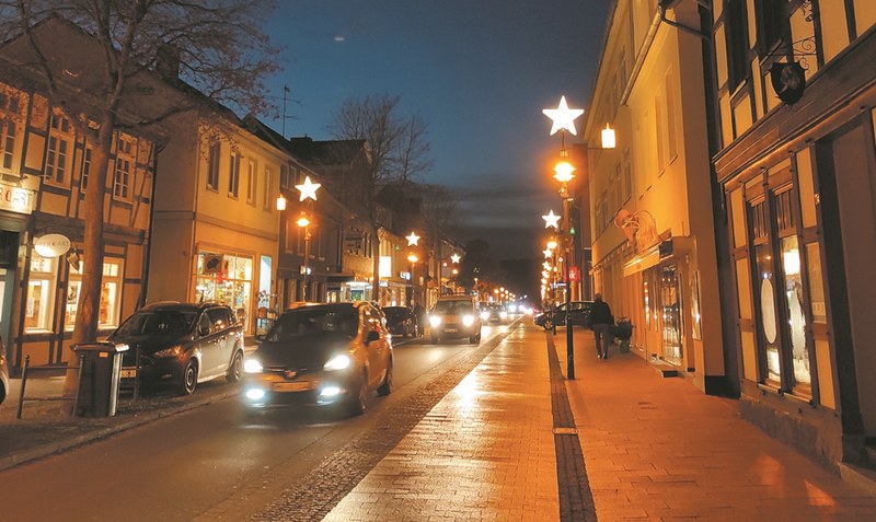 Keine weißen Sterne im Dezember: Die Weihnachtsbeleuchtung wird es dieses Jahr in Walsrode in der bisher gekannten Form nicht geben. Stattdessen hat sich das Stadtmarketing andere Formate ausgedacht, um in der City ein entsprechendes Ambiente zu schaffen. Foto: WZ-Archiv