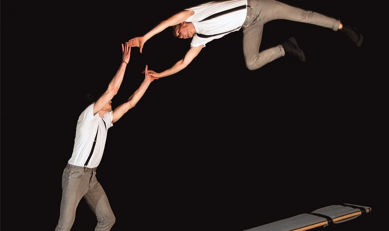 Überflieger: Die schwedischen Artisten Lukas und Aaron wollen für atemloses Staunen und Begeisterung beim “Feuerwerk der Turnkunst on stage” sorgen. Foto: TSF GmbH