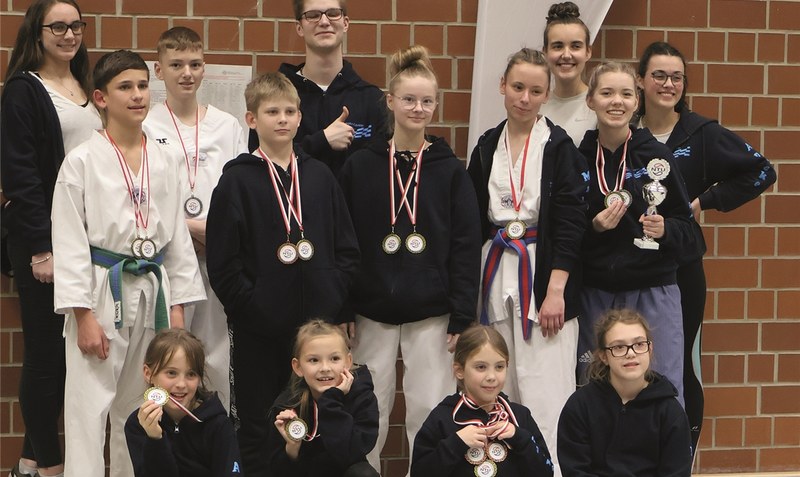 Gute Leistungen: Das Taekwondo-Wettkampfteam der SG Bomlitz-Lönsheide war bei den Landesmeisterschaften im Poomsae mit Technikturnier in Hagenburg in Form. Foto: SG B-L