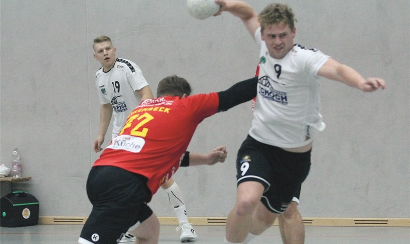 Letztes Spiel in diesem Jahr: Die Verbandsliga-Handballer der HSG Heidmark (Bild: Stefan-Bela Maras am Ball) empfangen am Sonnabend den MTV Groß Lafferde. Archivfoto: Oetjen