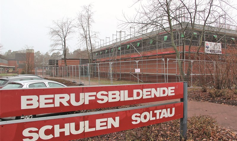 Ein Mammutprojekt: Für 6,2 Millionen Euro wird die 1977 errichtete Sporthalle der BBS Soltau saniert. Betroffen sind nicht nur 2000 BBS-Schülerinnen und -Schüler. Foto: Meyland