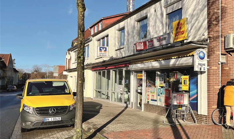 Ein Post-Auto vor der Tür: Im Februar wird eine neue Post-Filiale in der Bomlitzer Ortsmitte eröffnet. Foto: Reinbold