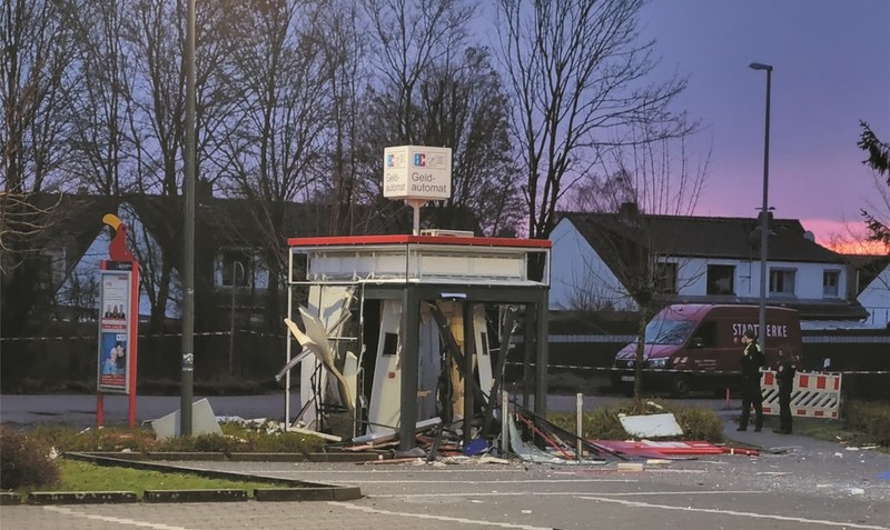 Komplett zerstört: Der SB-Point samt Geldautomat wurde gesprengt. Foto: Daniel Bistritz
