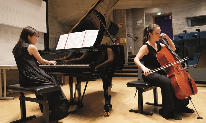 Ein preisgekröntes Harmonisches Duo: Mayako Higuchi und Cecilia Camón Botella. Foto: Waldorfschule