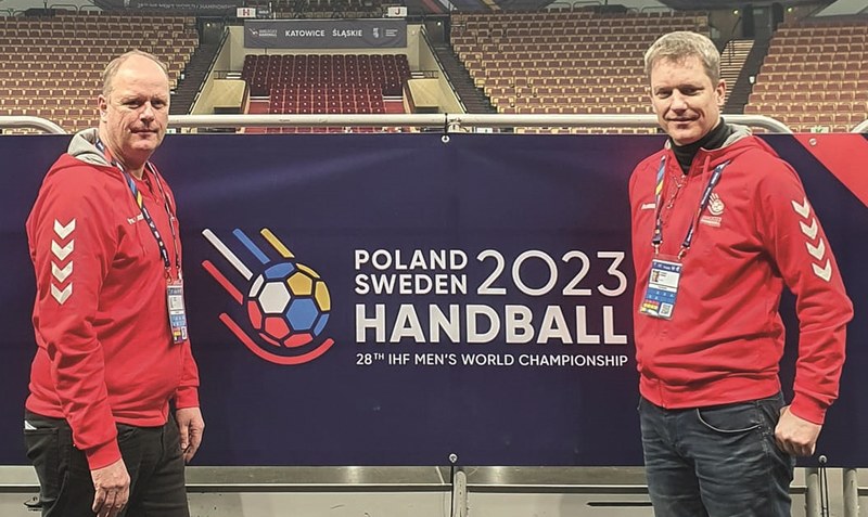 Elf Tage im WM-Einsatz: Die Brüder Markus und Thomas Engelke (von rechts) von der HSG Heidmark waren als Volunteers (freiwillige Helfer) bei den Spielen der Handball-Weltmeisterschaft im polnischen Kattowitz aktiv und haben viele tolle Eindrücke gesammelt. Foto: privat