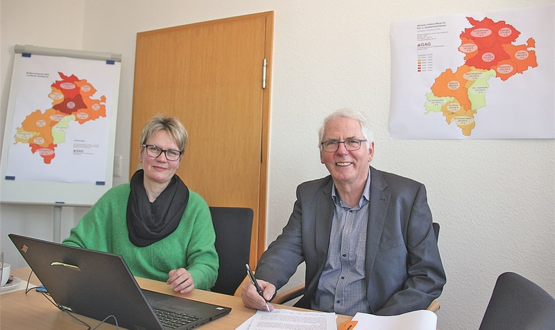 Stellten den Grundstücksmarktbericht für den Heidekreis vor: Heidi Weinberger und Gerd Ruzyzka-Schwob. Fotos: Meyland