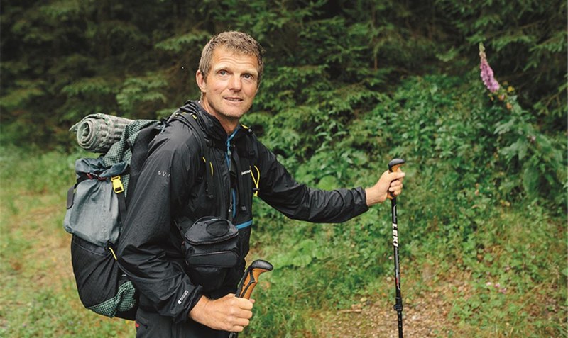 Waldbegeisterung: Gerald Klamer auf seiner 6000-Kilometer-Wanderung quer durch Deutschland. Foto: Nora Börding