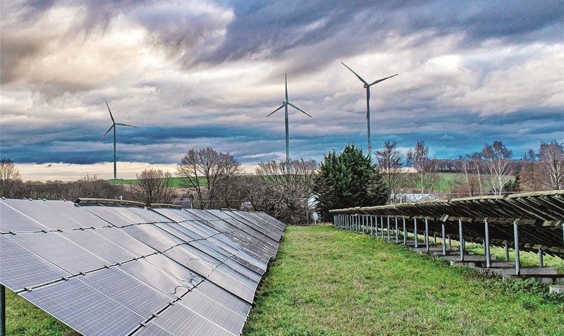 “Netzinfrastruktur ist das A und O”: Die Walsroder Bürgermeisterin mahnt, dass es mit dem Ausbau von Windkraft und Freiflächen-Photovoltaik alleine längst nicht getan ist. Foto: Coernl - pixabay