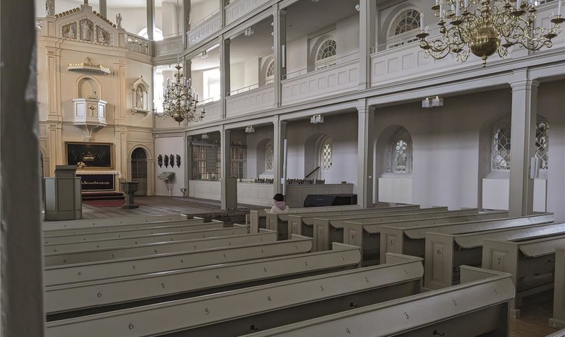Leere Bänke: Immer mehr Menschen kehren der Kirche den Rücken zu. Foto: Noelle Borkenhagen