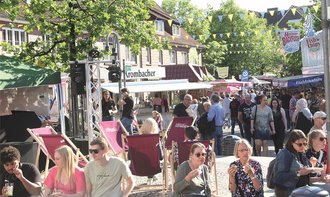 Schlemmen, chillen, schnacken: Tausende Besucher kamen zum Soltauer Stadtfest. Fotos: Meyland